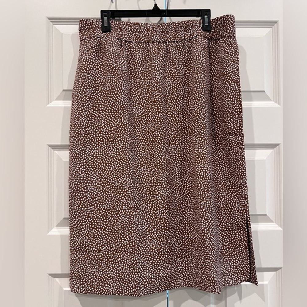 NWT J.Crew Factory pull on midi skirt. Size L